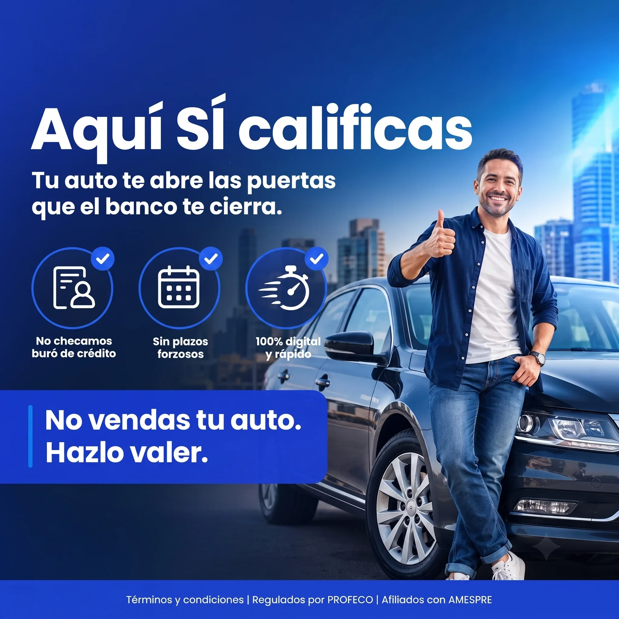 Cliente satisfecho junto a su auto tras aprobar su préstamo SpinGo